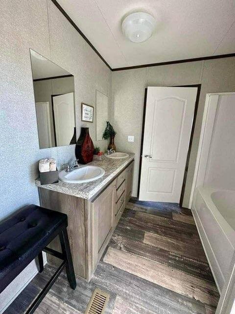 The Promotional Series / The Rosewood FAC28644A — manufactured home photo 8 at Texas Home Outlet in Huffman, TX