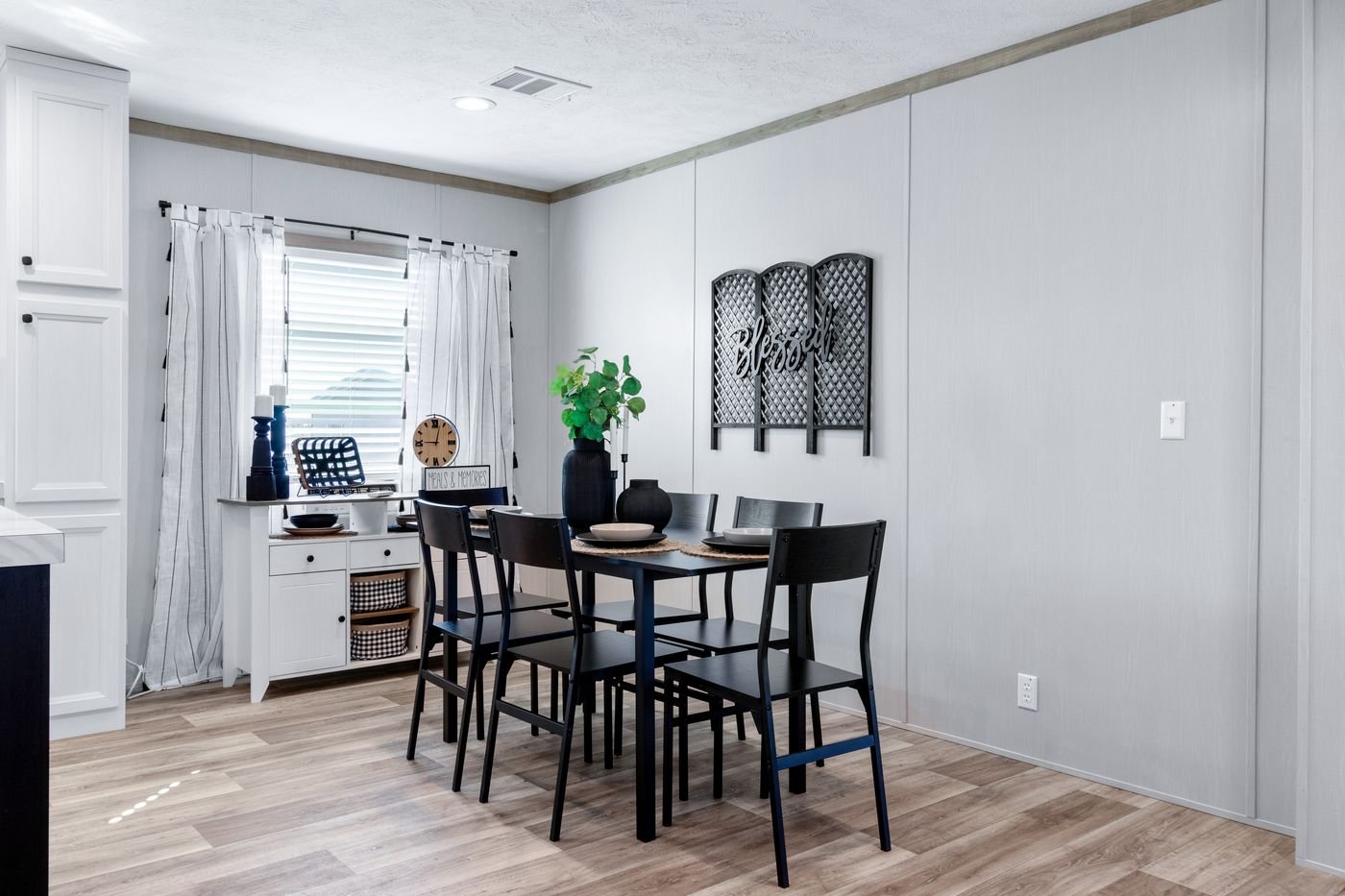 Independent / Anatolia XL SLT28683AH — manufactured home photo 10 at Texas Home Outlet in Huffman, TX