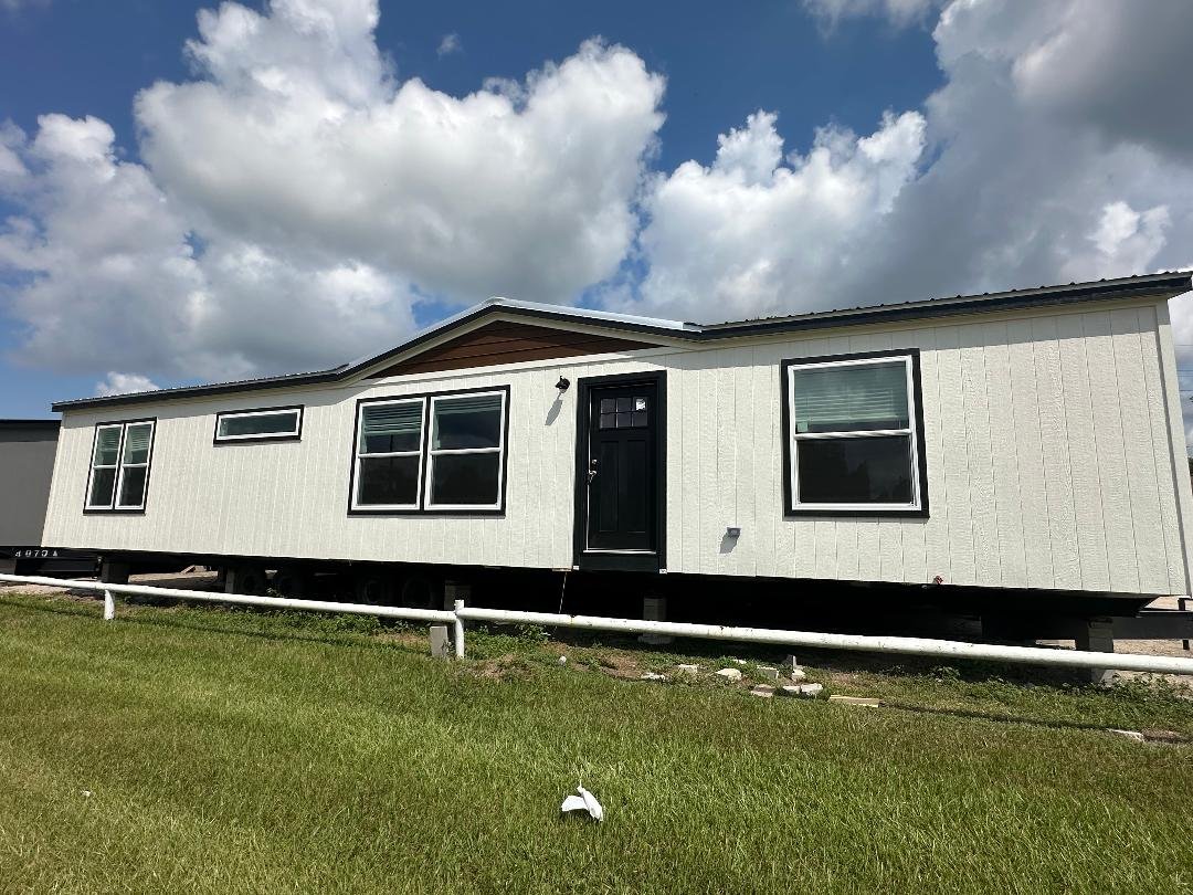 Premier / Creole 3256H32447 — manufactured home photo 1 at Texas Home Outlet in Huffman, TX