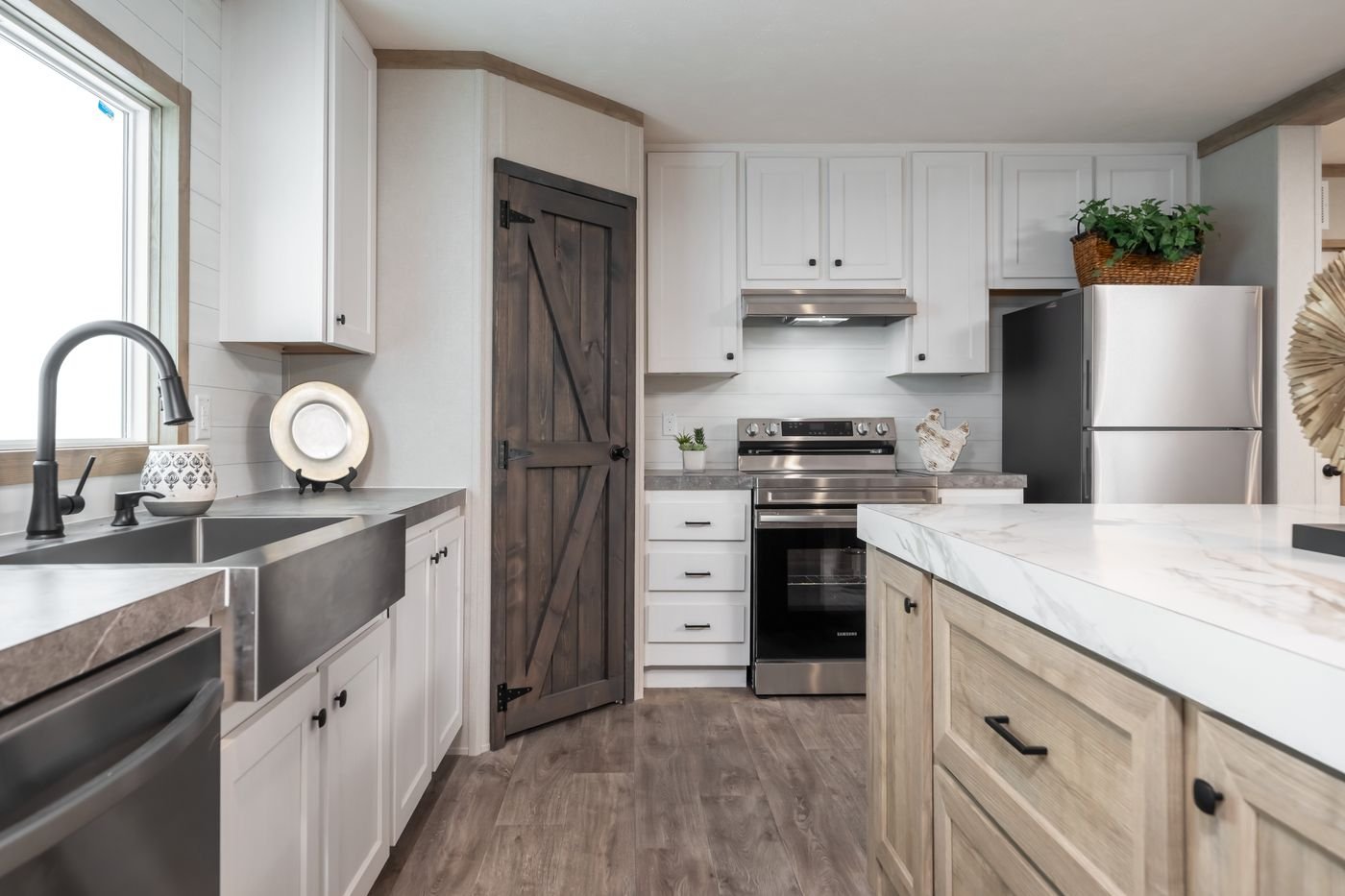 Solution / The Pt 78 SLT28563D — manufactured home photo 7 at Texas Home Outlet in Huffman, TX
