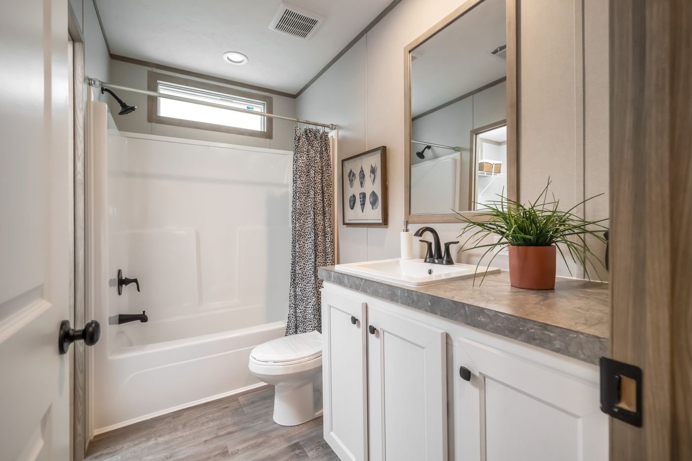 Solution / The Pt 78 SLT28563D — manufactured home photo 9 at Texas Home Outlet in Huffman, TX