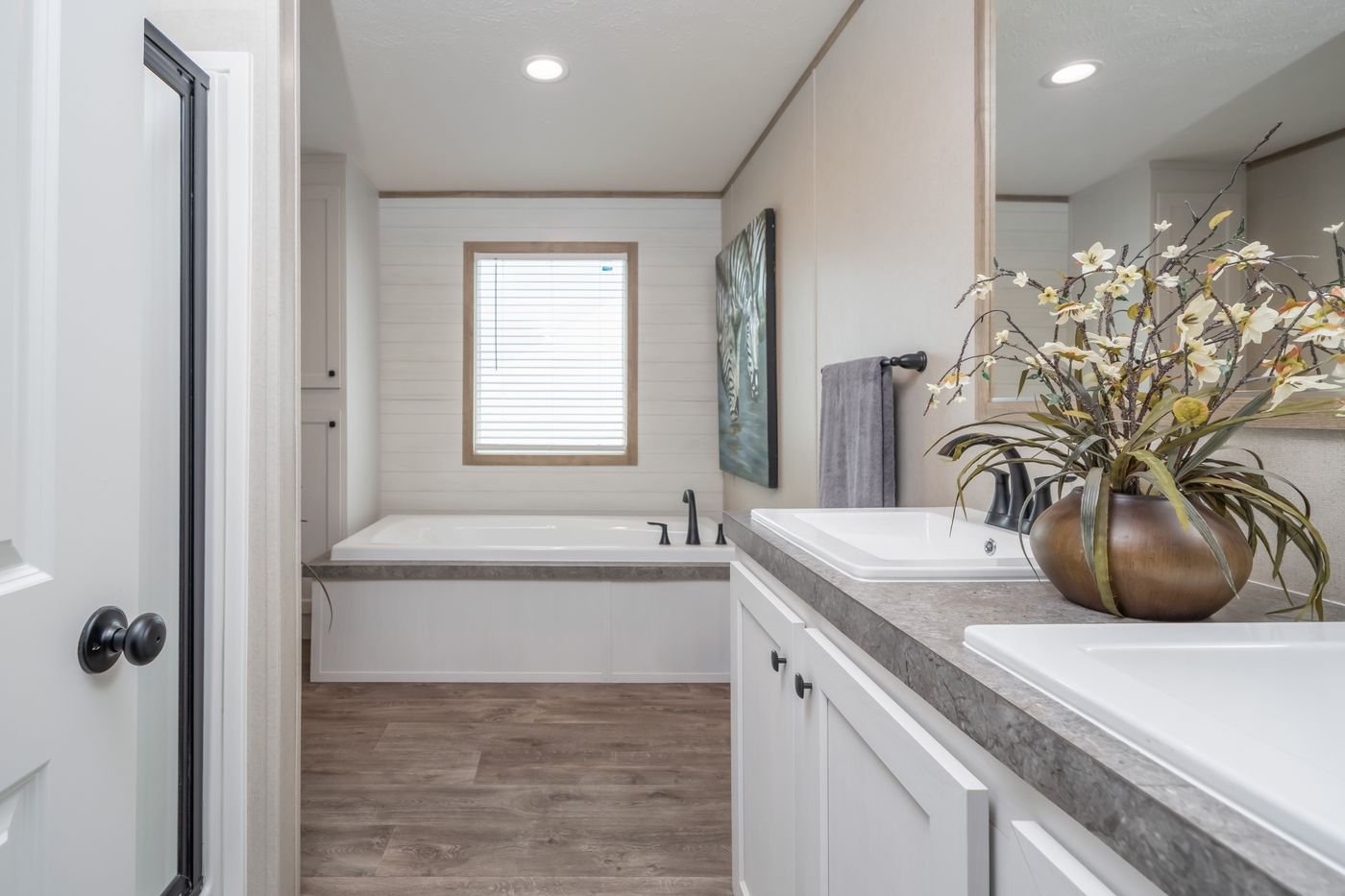 Solution / The Pt 78 SLT28563D — manufactured home photo 13 at Texas Home Outlet in Huffman, TX